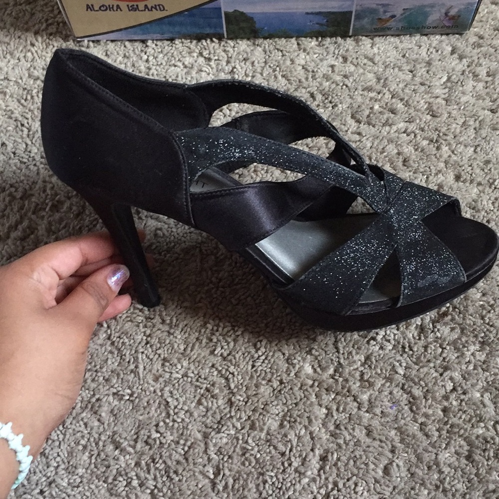 Shoes - Picture 2 of 5